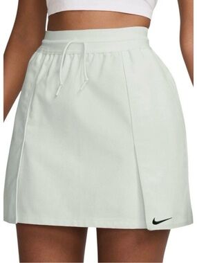NWT Nike Standard Fit Athletic cargo skirt Drawstring Waist - Size M